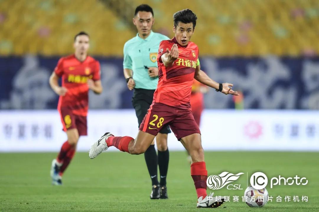توتنهام يتغلب على مانشستر يونايتد بنتيجة 3-2 في مباراة مثيرة